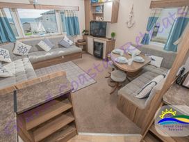 Devon Cliffs Holiday Park - Holiday Accommodation 6399 - Devon - 1189006 - thumbnail photo 4