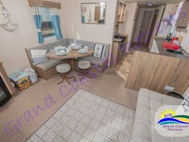 Devon Cliffs Holiday Park - Holiday Accommodation 6399 - Devon - 1189006 - thumbnail photo 7