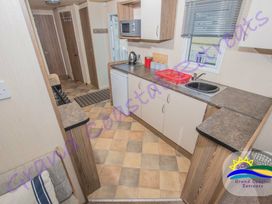 Devon Cliffs Holiday Park - Holiday Accommodation 6399 - Devon - 1189006 - thumbnail photo 8