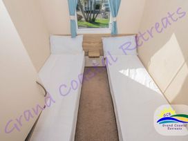 Devon Cliffs Holiday Park - Holiday Accommodation 6399 - Devon - 1189006 - thumbnail photo 12