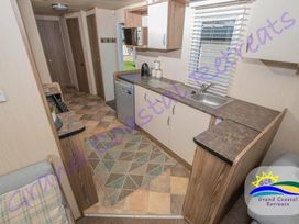 Devon Cliffs Holiday Park - Holiday Accommodation 6400 - Devon - 1189007 - thumbnail photo 7
