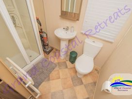 Devon Cliffs Holiday Park - Holiday Accommodation 6400 - Devon - 1189007 - thumbnail photo 8