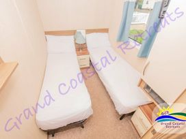 Devon Cliffs Holiday Park - Holiday Accommodation 6400 - Devon - 1189007 - thumbnail photo 11