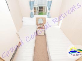 Devon Cliffs Holiday Park - Holiday Accommodation 6400 - Devon - 1189007 - thumbnail photo 12