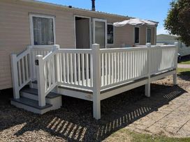 Coopers Beach Holiday Park - Holiday Accommodation 6404 - Suffolk & Essex - 1189008 - thumbnail photo 1