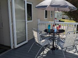 Coopers Beach Holiday Park - Holiday Accommodation 6404 - Suffolk & Essex - 1189008 - thumbnail photo 3
