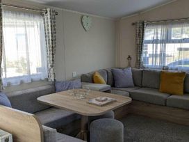 Coopers Beach Holiday Park - Holiday Accommodation 6404 - Suffolk & Essex - 1189008 - thumbnail photo 5