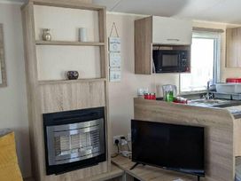 Coopers Beach Holiday Park - Holiday Accommodation 6404 - Suffolk & Essex - 1189008 - thumbnail photo 7