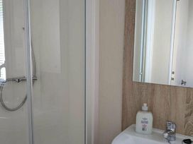 Coopers Beach Holiday Park - Holiday Accommodation 6404 - Suffolk & Essex - 1189008 - thumbnail photo 10