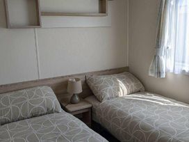 Coopers Beach Holiday Park - Holiday Accommodation 6404 - Suffolk & Essex - 1189008 - thumbnail photo 11