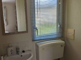 Coopers Beach Holiday Park - Holiday Accommodation 6404 - Suffolk & Essex - 1189008 - thumbnail photo 13