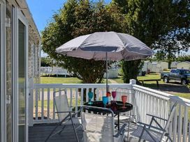 Coopers Beach Holiday Park - Holiday Accommodation 6404 - Suffolk & Essex - 1189008 - thumbnail photo 15