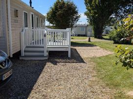 Coopers Beach Holiday Park - Holiday Accommodation 6404 - Suffolk & Essex - 1189008 - thumbnail photo 16
