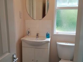 Woodlands Park - Holiday Accommodation 6424 - Mid Wales - 1189010 - thumbnail photo 9