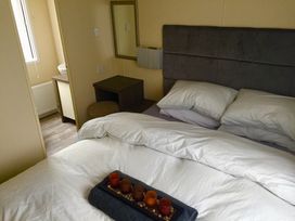 Oakdene Forest Park - Holiday Accommodation 6437 - Hampshire - 1189011 - thumbnail photo 5