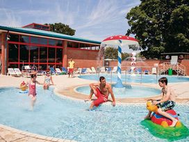 Oakdene Forest Park - Holiday Accommodation 6437 - Hampshire - 1189011 - thumbnail photo 16