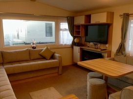 Lyons Sunnysands Holiday Park - Holiday Accommodation 6465 - Mid Wales - 1189012 - thumbnail photo 2