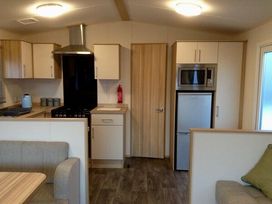 Lyons Sunnysands Holiday Park - Holiday Accommodation 6465 - Mid Wales - 1189012 - thumbnail photo 5