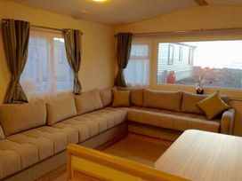 Lyons Sunnysands Holiday Park - Holiday Accommodation 6465 - Mid Wales - 1189012 - thumbnail photo 10