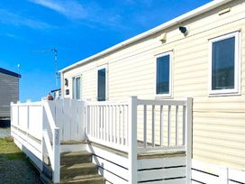 Lyons Sunnysands Holiday Park - Holiday Accommodation 6465 - Mid Wales - 1189012 - thumbnail photo 13