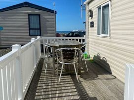 Lyons Sunnysands Holiday Park - Holiday Accommodation 6465 - Mid Wales - 1189012 - thumbnail photo 15