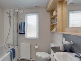 Cayton Bay Caravan Park - Holiday Accommodation 6516 - North Yorkshire (incl. Whitby) - 1189014 - thumbnail photo 4