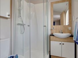 Cayton Bay Caravan Park - Holiday Accommodation 6516 - North Yorkshire (incl. Whitby) - 1189014 - thumbnail photo 8