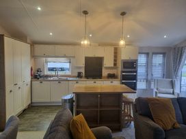 Cayton Bay Caravan Park - Holiday Accommodation 6516 - North Yorkshire (incl. Whitby) - 1189014 - thumbnail photo 10