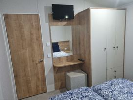 Cayton Bay Caravan Park - Holiday Accommodation 6516 - North Yorkshire (incl. Whitby) - 1189014 - thumbnail photo 11