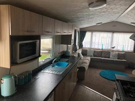 Primrose Valley Holiday Park - Holiday Accommodation 6531 - North Yorkshire (incl. Whitby) - 1189015 - thumbnail photo 9