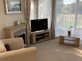 Pinewoods Holiday Park - Holiday Accommodation 6578 - Norfolk - 1189018 - thumbnail photo 7