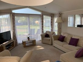 Pinewoods Holiday Park - Holiday Accommodation 6578 - Norfolk - 1189018 - thumbnail photo 8