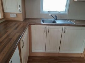 Coastfield Holiday Village - Holiday Accommodation 66 - Lincolnshire - 1189019 - thumbnail photo 9