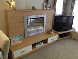 Pinewoods Holiday Park - Holiday Accommodation 6620 - Norfolk - 1189022 - thumbnail photo 3