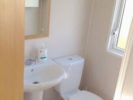 Pinewoods Holiday Park - Holiday Accommodation 6620 - Norfolk - 1189022 - thumbnail photo 6