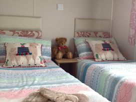 Pinewoods Holiday Park - Holiday Accommodation 6620 - Norfolk - 1189022 - thumbnail photo 7