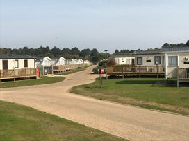 Pinewoods Holiday Park - Holiday Accommodation 6620 - Norfolk - 1189022 - thumbnail photo 10