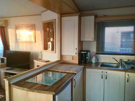 Kingfisher Caravan Park - Holiday Accommodation 6636 - Lincolnshire - 1189027 - thumbnail photo 9