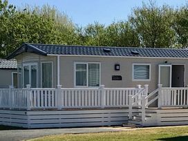 Greenacres Holiday Park - Holiday Accommodation 6757 - North Wales - 1189031 - thumbnail photo 2