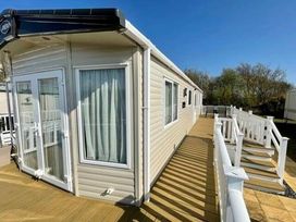 Greenacres Holiday Park - Holiday Accommodation 6757 - North Wales - 1189031 - thumbnail photo 6