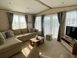 Greenacres Holiday Park - Holiday Accommodation 6757 - North Wales - 1189031 - thumbnail photo 8
