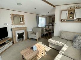 Greenacres Holiday Park - Holiday Accommodation 6757 - North Wales - 1189031 - thumbnail photo 9