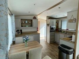 Greenacres Holiday Park - Holiday Accommodation 6757 - North Wales - 1189031 - thumbnail photo 10