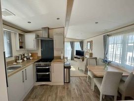 Greenacres Holiday Park - Holiday Accommodation 6757 - North Wales - 1189031 - thumbnail photo 11