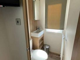 Greenacres Holiday Park - Holiday Accommodation 6757 - North Wales - 1189031 - thumbnail photo 14