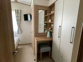 Greenacres Holiday Park - Holiday Accommodation 6757 - North Wales - 1189031 - thumbnail photo 15