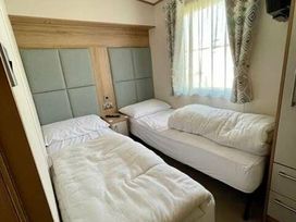 Greenacres Holiday Park - Holiday Accommodation 6757 - North Wales - 1189031 - thumbnail photo 16