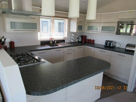 White Acres Holiday Park - Holiday Accommodation 6776 - Cornwall - 1189032 - thumbnail photo 10