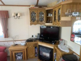 Kiln Park Holiday Park - Holiday Accommodation 68 - South Wales - 1189038 - thumbnail photo 4