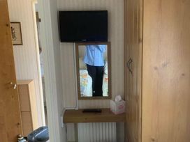 Kiln Park Holiday Park - Holiday Accommodation 68 - South Wales - 1189038 - thumbnail photo 7